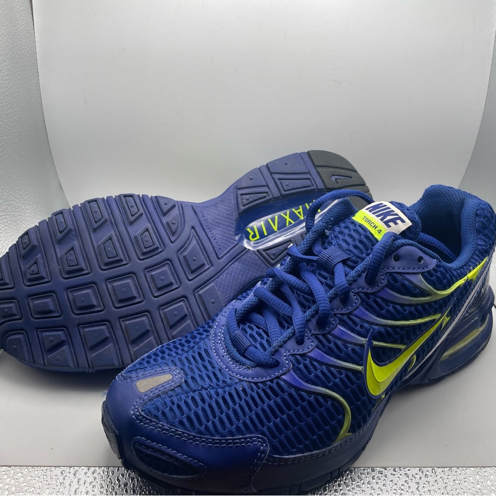Woman’s Size 7 Nike